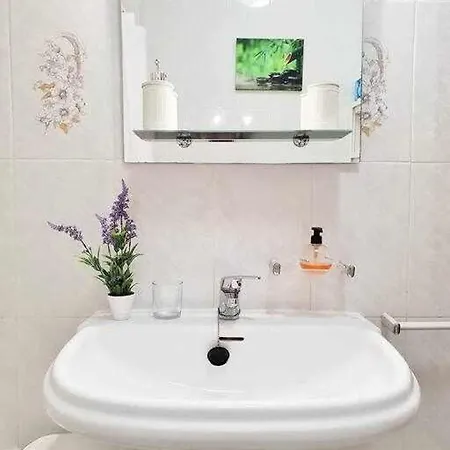 La Vie En Rosa Apartment *