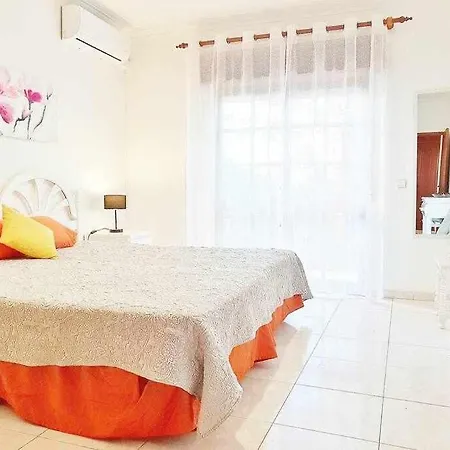 La Vie En Rosa Apartment