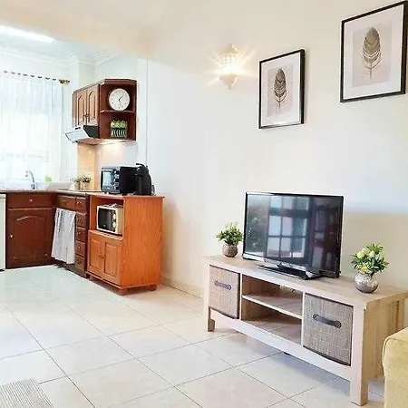 La Vie En Rosa Apartment *