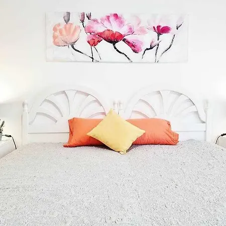 La Vie En Rosa Apartment