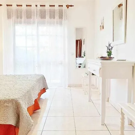 La Vie En Rosa Apartment *